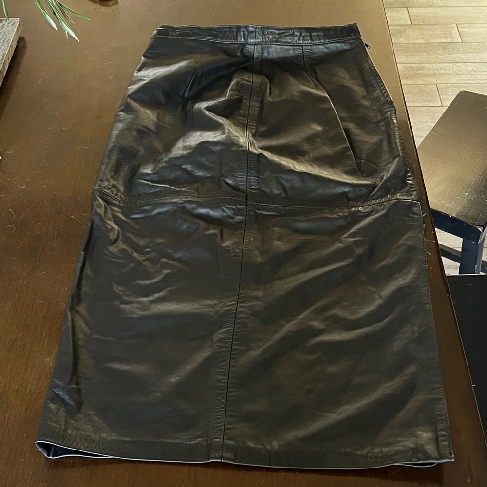 Vintage 80’s Chic Black Leather Pencil Skirt